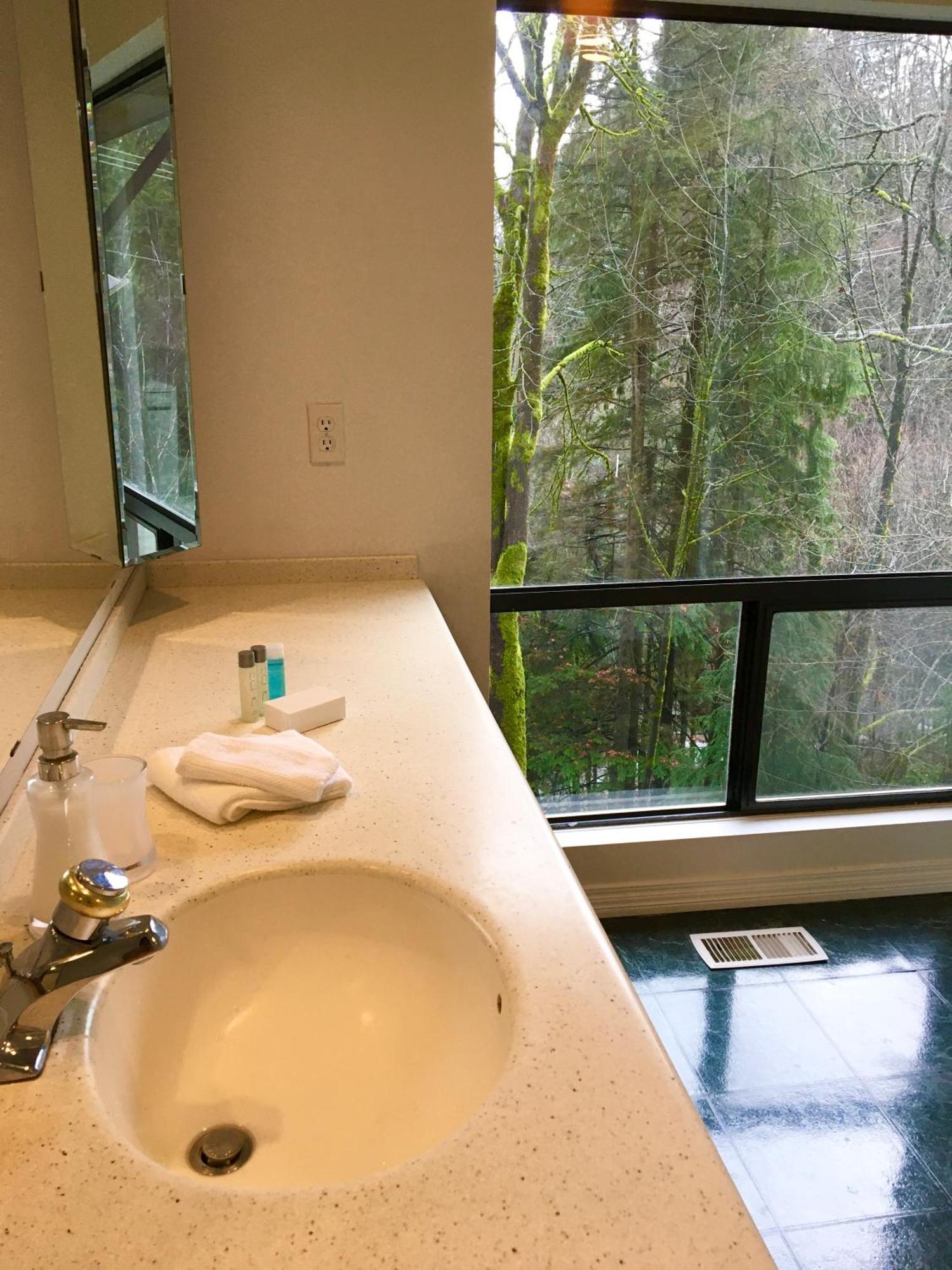 Creekside City Center Suite North Vancouver Exterior foto
